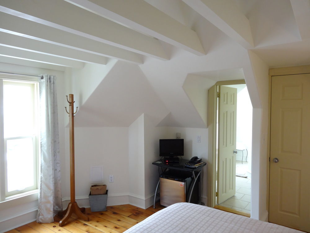 St Andrew Suites Fergus Bagian luar foto