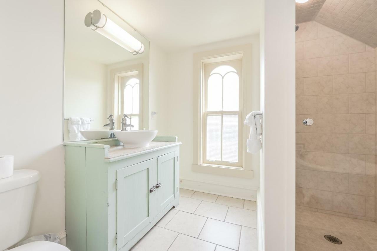 St Andrew Suites Fergus Bagian luar foto